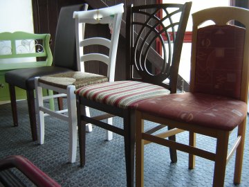 Otočné relaxační křeslo z ekokůže s podnožkou | Kvalitní a levný nábytek z outletu, bazar nábytku | Euronábytek Praha