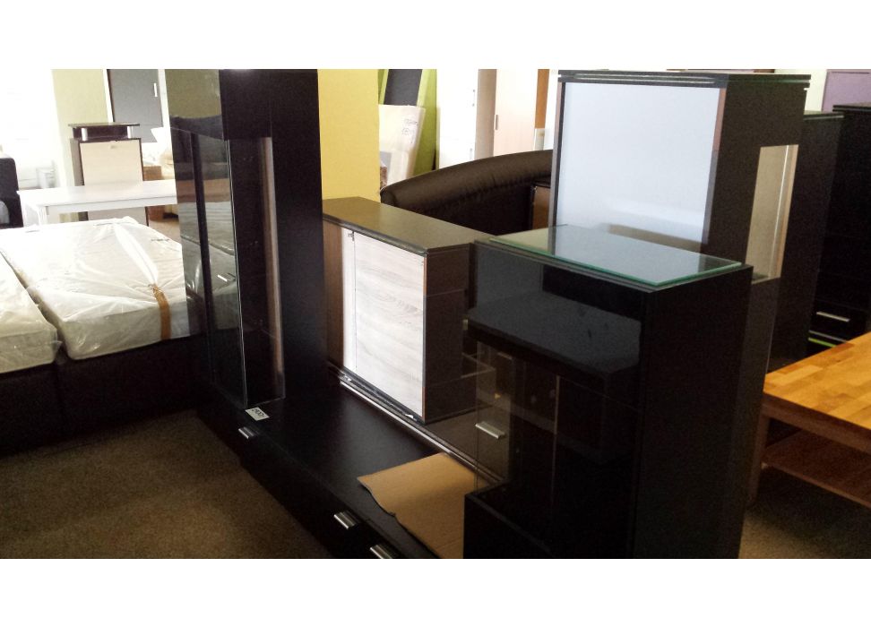 Moderní luxusní komody, obývací stěny, skříňky-JTEBJLGUI.JPG | Kvalitní a levný nábytek z outletu, bazar nábytku | Euronábytek Praha